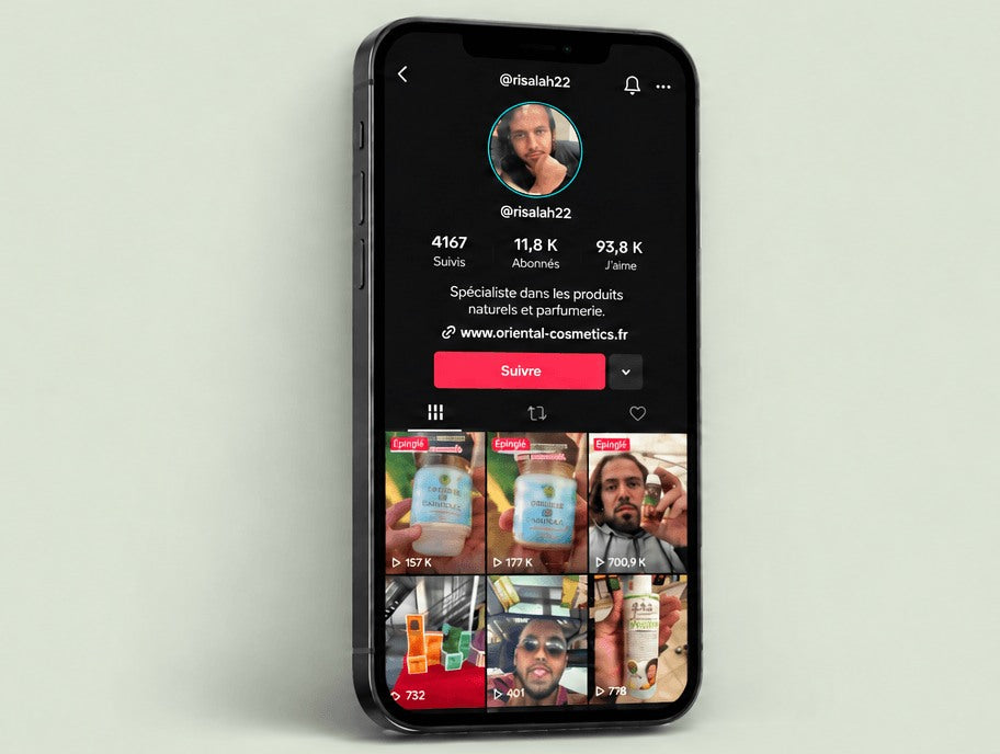 Profil TikTok @risalah22 d'Oriental Cosmetics affiché sur un smartphone